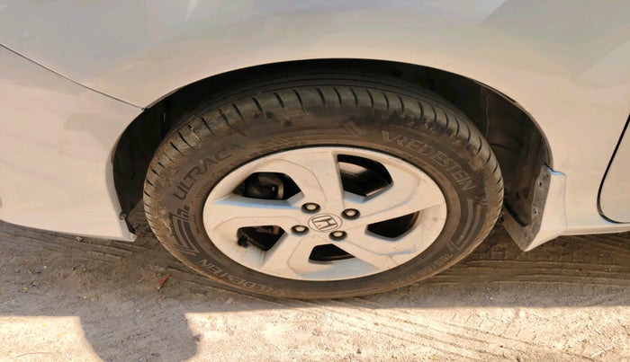 2015 Honda City 1.5L I-VTEC VX CVT, Petrol, Automatic, 1,36,861 km, tyre