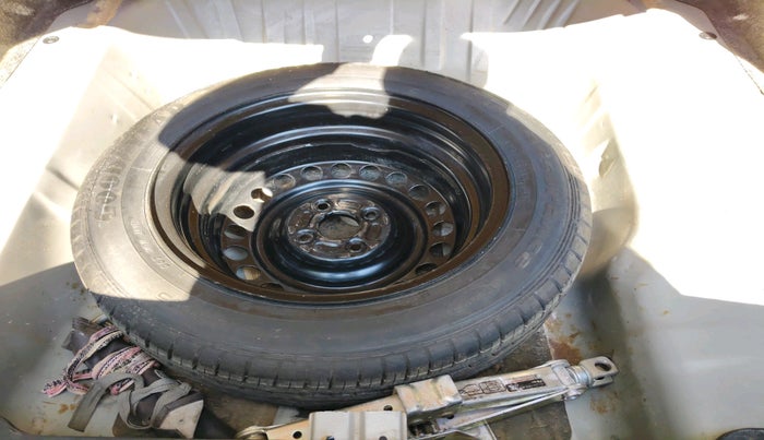 2015 Honda City 1.5L I-VTEC VX CVT, Petrol, Automatic, 1,36,861 km, tyre