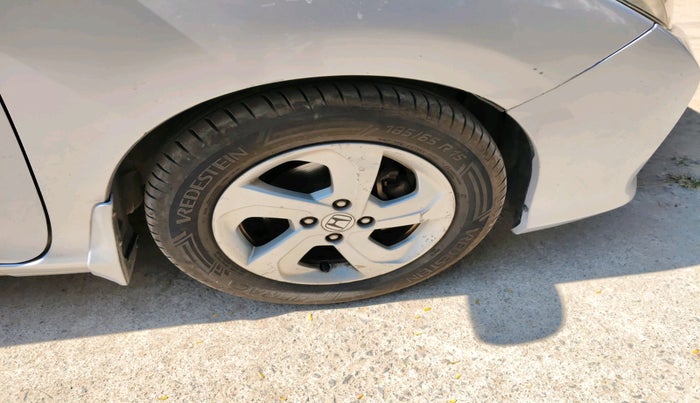 2015 Honda City 1.5L I-VTEC VX CVT, Petrol, Automatic, 1,36,861 km, tyre