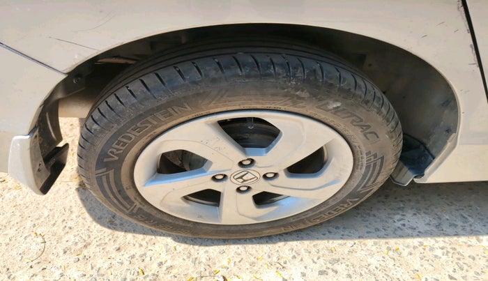 2015 Honda City 1.5L I-VTEC VX CVT, Petrol, Automatic, 1,36,861 km, tyre