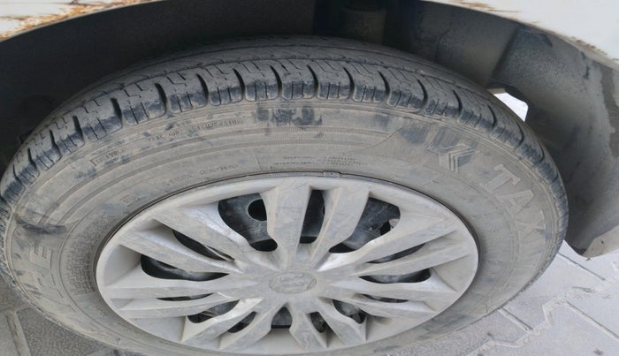 2016 Maruti Swift Dzire VDI, Diesel, Manual, 1,18,103 km, tyre