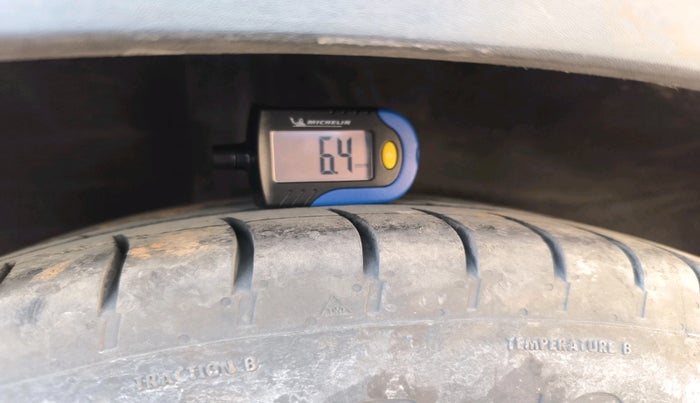 2022 KIA SONET HTK PLUS 1.5, Diesel, Manual, 1,00,670 km, tyre