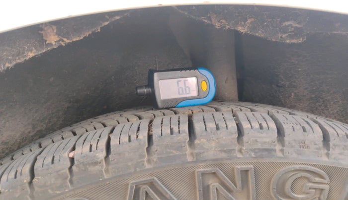 2015 Ford Ecosport TITANIUM 1.5L DIESEL, Diesel, Manual, 1,27,236 km, tyre