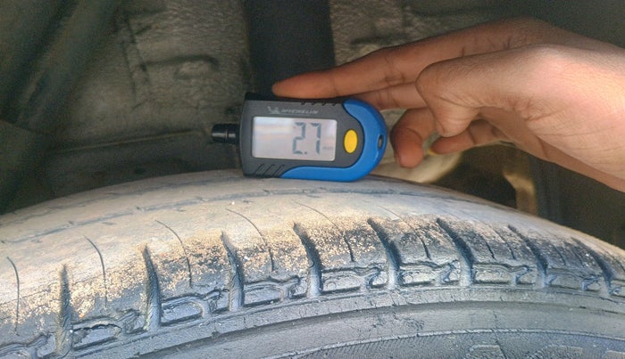 2016 Mahindra Kuv100 K6 6 STR, Petrol, Manual, 48,756 km, tyre