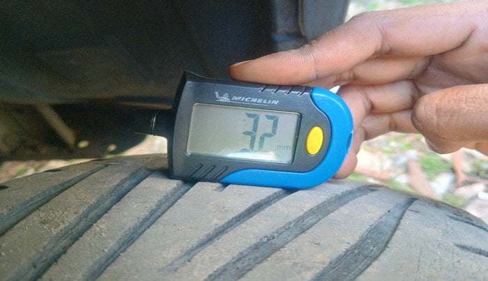 2016 Mahindra Kuv100 K6 6 STR, Petrol, Manual, 48,756 km, tyre