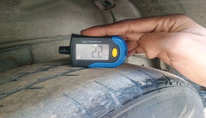 2016 Mahindra Kuv100 K6 6 STR, Petrol, Manual, 48,756 km, tyre