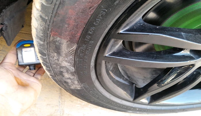 2012 Mercedes Benz C Class C220 CDI ELEGANCE, Diesel, Automatic, 1,18,395 km, tyre