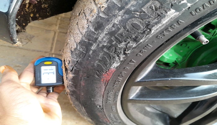 2012 Mercedes Benz C Class C220 CDI ELEGANCE, Diesel, Automatic, 1,18,395 km, tyre