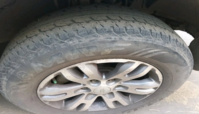 2017 Ford Endeavour TITANIUM 2.2 4X2 AT, Diesel, Automatic, 2,45,181 km, tyre