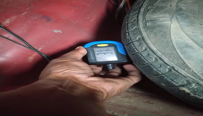 2017 Hyundai Eon ERA +, Petrol, Manual, 37,917 km, tyre