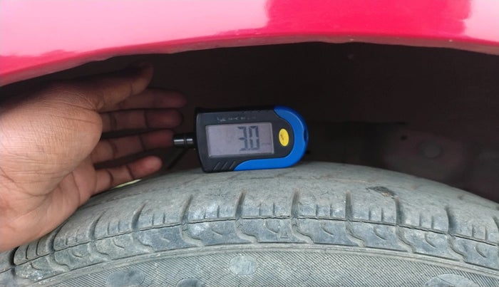 2017 Hyundai Eon ERA +, Petrol, Manual, 37,917 km, tyre