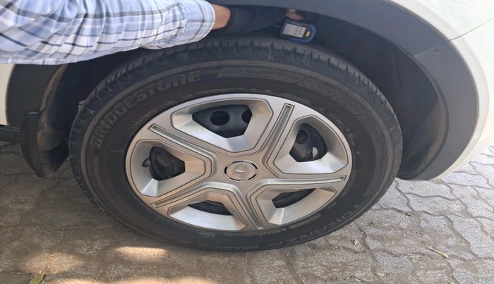 2019 Tata NEXON XMA PETROL, Petrol, Automatic, 51,741 km, tyre