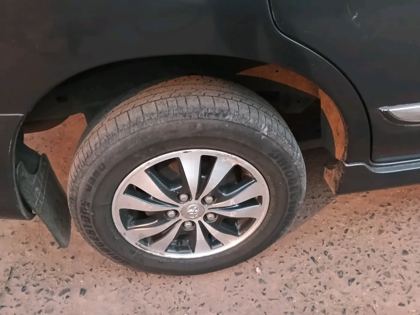 2015 Toyota Innova 2.5 VX 7 STR, Diesel, Manual, 1,81,000 km, tyre