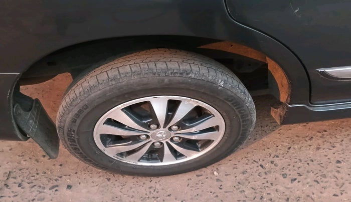 2015 Toyota Innova 2.5 VX 7 STR, Diesel, Manual, 1,81,000 km, tyre