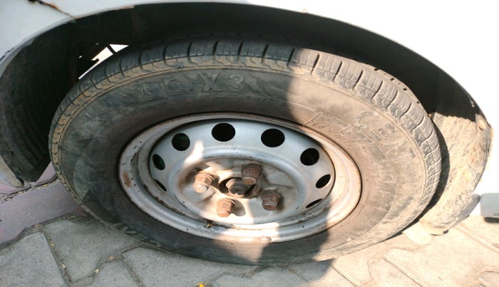 2012 Hyundai Eon ERA +, Petrol, Manual, 1,75,478 km, tyre