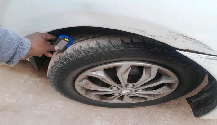 2010 Chevrolet Aveo LS 1.4, Petrol, Manual, 1,08,594 km, tyre