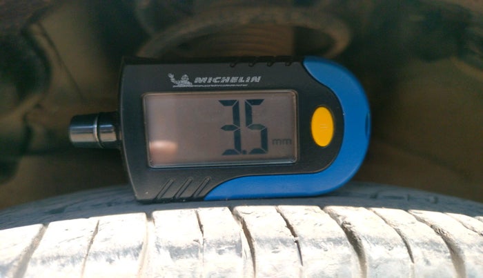 2012 Hyundai Eon ERA +, Petrol, Manual, 1,02,078 km, tyre