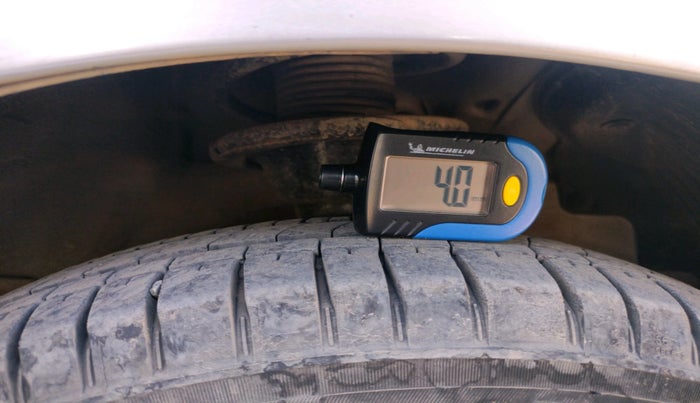 2012 Hyundai Eon ERA +, Petrol, Manual, 1,02,078 km, tyre