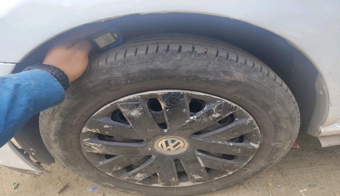 2014 Volkswagen Polo COMFORTLINE 1.2L, Petrol, Manual, 71,253 km, tyre