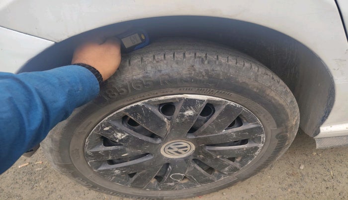 2014 Volkswagen Polo COMFORTLINE 1.2L, Petrol, Manual, 71,253 km, tyre