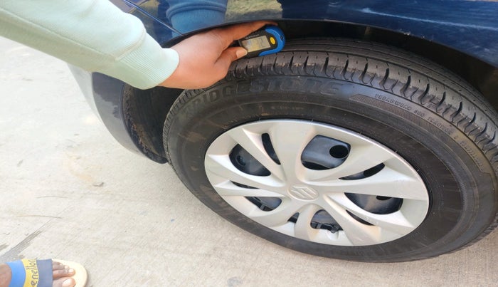 2023 Maruti Swift VXI AMT, Petrol, Automatic, 17,978 km, tyre