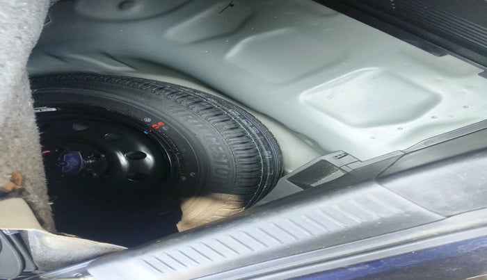 2023 Maruti Swift VXI AMT, Petrol, Automatic, 17,978 km, tyre