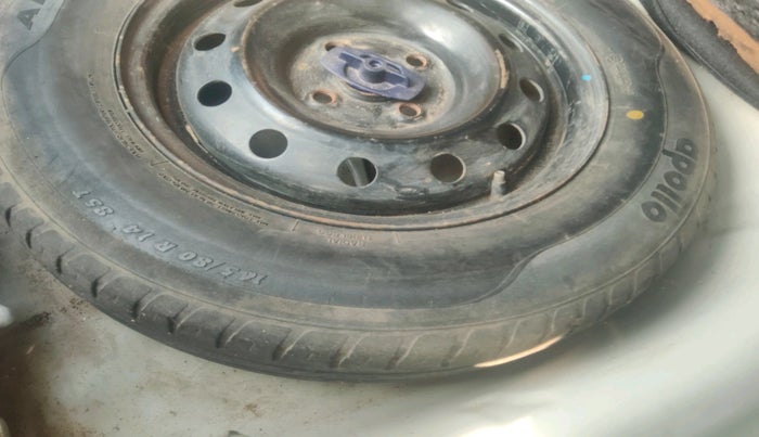 2018 Maruti Dzire VDI, Diesel, Manual, 79,879 km, tyre