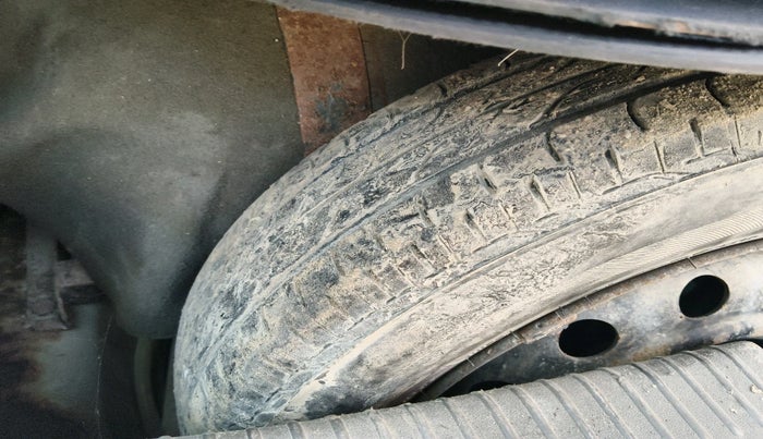 2011 Hyundai i10 MAGNA 1.2, Petrol, Manual, 1,17,222 km, tyre