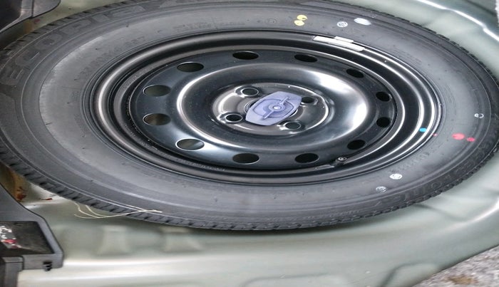 2023 Maruti Swift VXI, Petrol, Manual, 8,363 km, tyre