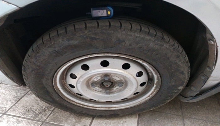 2011 Maruti Swift Dzire LXI, Petrol, Manual, 1,21,593 km, tyre