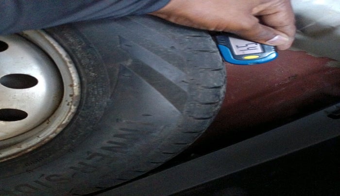 2011 Maruti Swift Dzire LXI, Petrol, Manual, 1,21,593 km, tyre