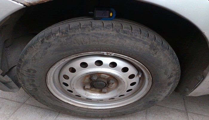 2011 Maruti Swift Dzire LXI, Petrol, Manual, 1,21,593 km, tyre