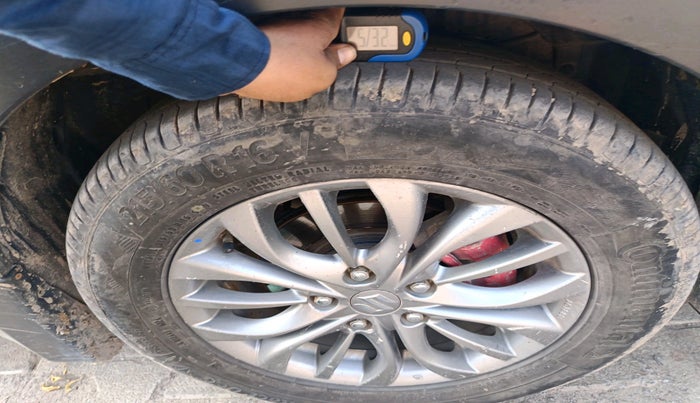 2017 Maruti S Cross ALPHA 1.3, Diesel, Manual, 1,42,243 km, tyre