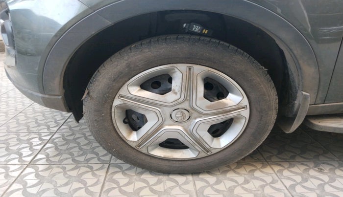 2022 Tata NEXON XMA SUNROOF PETROL, Petrol, Automatic, 29,259 km, tyre