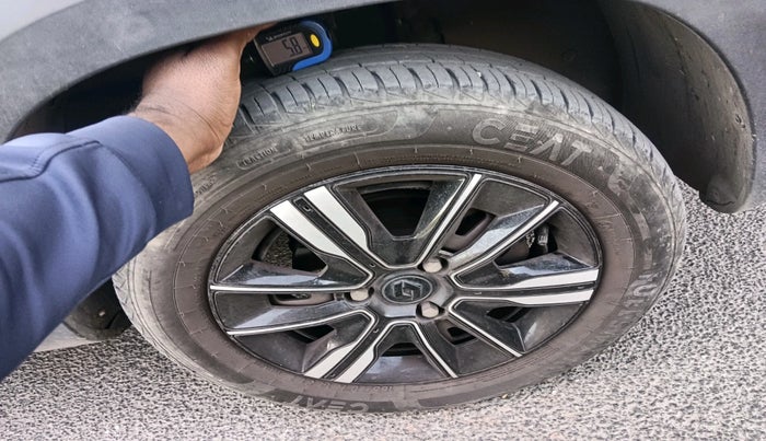 2023 Renault Kwid CLIMBER AMT 1.0, Petrol, Automatic, 5,072 km, tyre