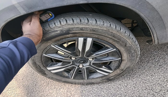 2023 Renault Kwid CLIMBER AMT 1.0, Petrol, Automatic, 5,072 km, tyre