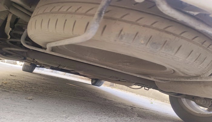 2015 Maruti Ertiga ZDI, Diesel, Manual, 1,95,927 km, tyre