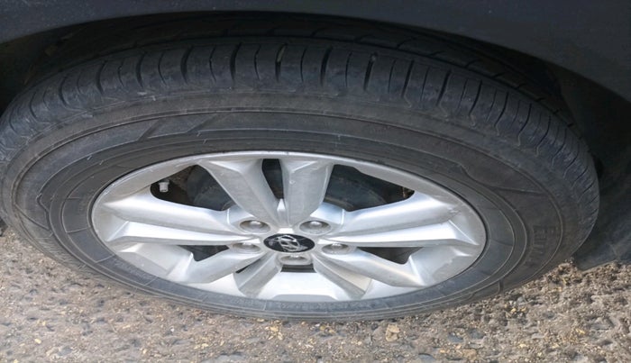 2015 Hyundai Creta SX 1.6 DIESEL, Diesel, Manual, 1,85,216 km, tyre