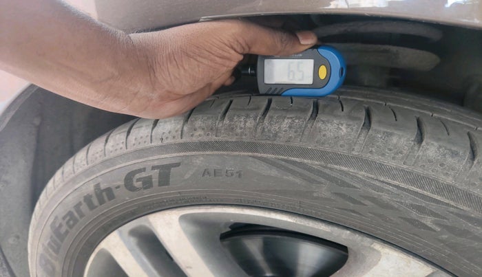 2015 Volkswagen Jetta HIGHLINE TDI AT, Diesel, Automatic, 1,21,021 km, tyre