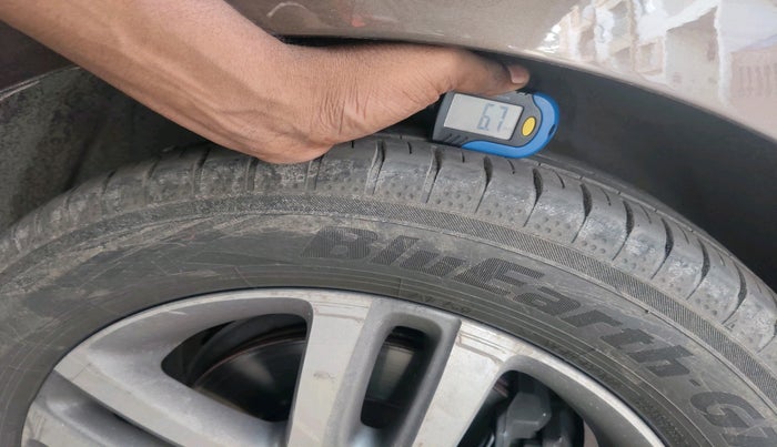 2015 Volkswagen Jetta HIGHLINE TDI AT, Diesel, Automatic, 1,21,021 km, tyre