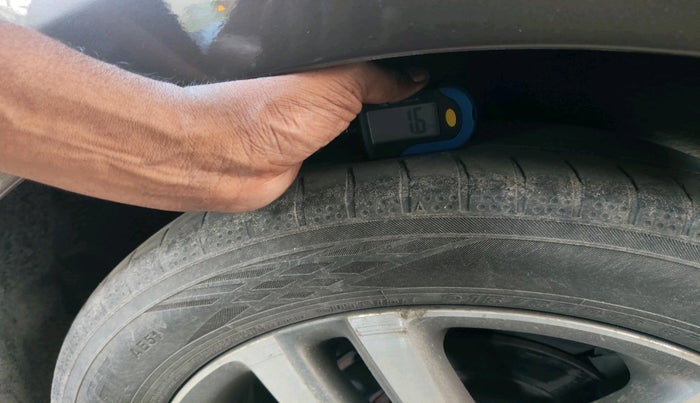 2015 Volkswagen Jetta HIGHLINE TDI AT, Diesel, Automatic, 1,21,021 km, tyre