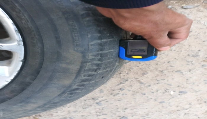 2013 Maruti Swift ZXI, Petrol, Manual, 1,11,921 km, tyre