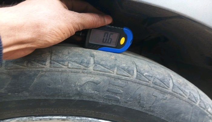 2013 Maruti Swift ZXI, Petrol, Manual, 1,11,921 km, tyre