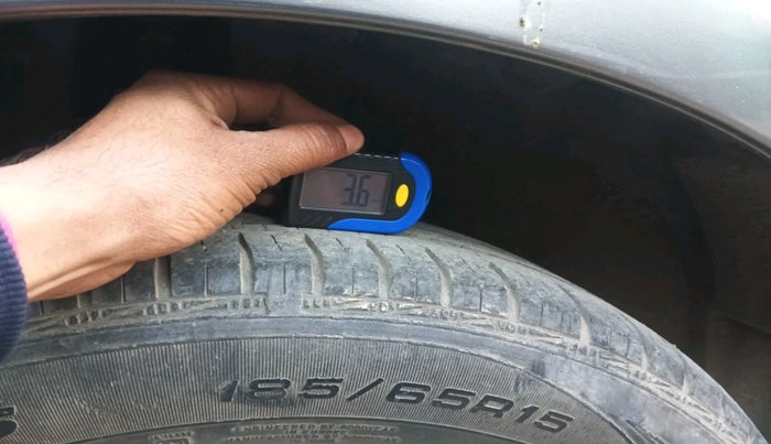 2013 Maruti Swift ZXI, Petrol, Manual, 1,11,921 km, tyre