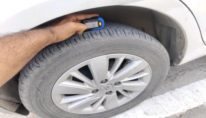 2015 Maruti Swift ZXI, Petrol, Manual, 1,01,505 km, tyre