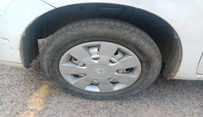 2010 Maruti Wagon R 1.0 LXI CNG, Petrol, Manual, 1,07,902 km, tyre