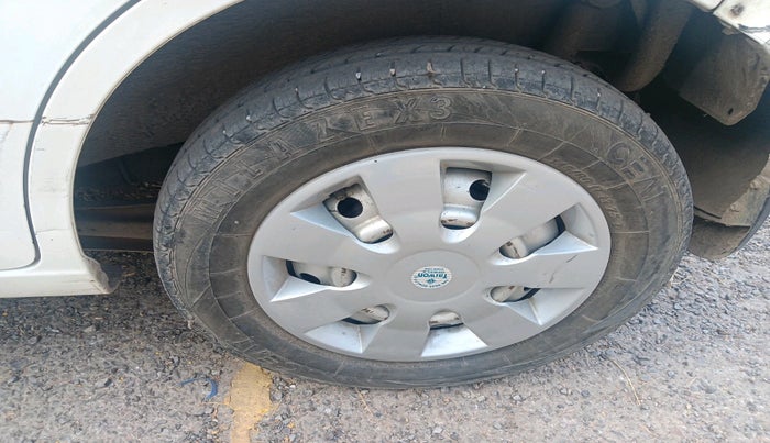 2010 Maruti Wagon R 1.0 LXI CNG, Petrol, Manual, 1,07,902 km, tyre