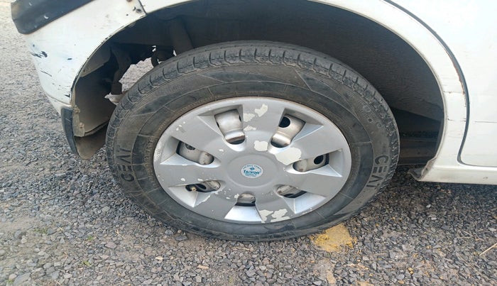 2010 Maruti Wagon R 1.0 LXI CNG, Petrol, Manual, 1,07,902 km, tyre