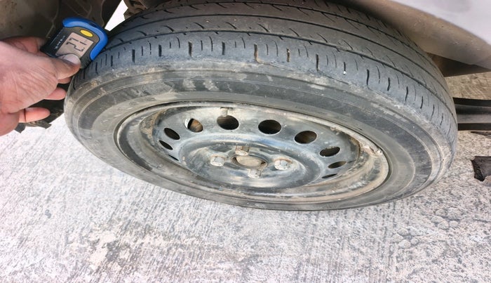 2012 Maruti Wagon R 1.0 VXI, Petrol, Manual, 1,12,453 km, tyre