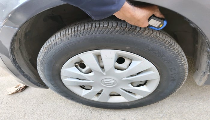 2017 Maruti Swift LXI (O), Petrol, Manual, 63,569 km, tyre